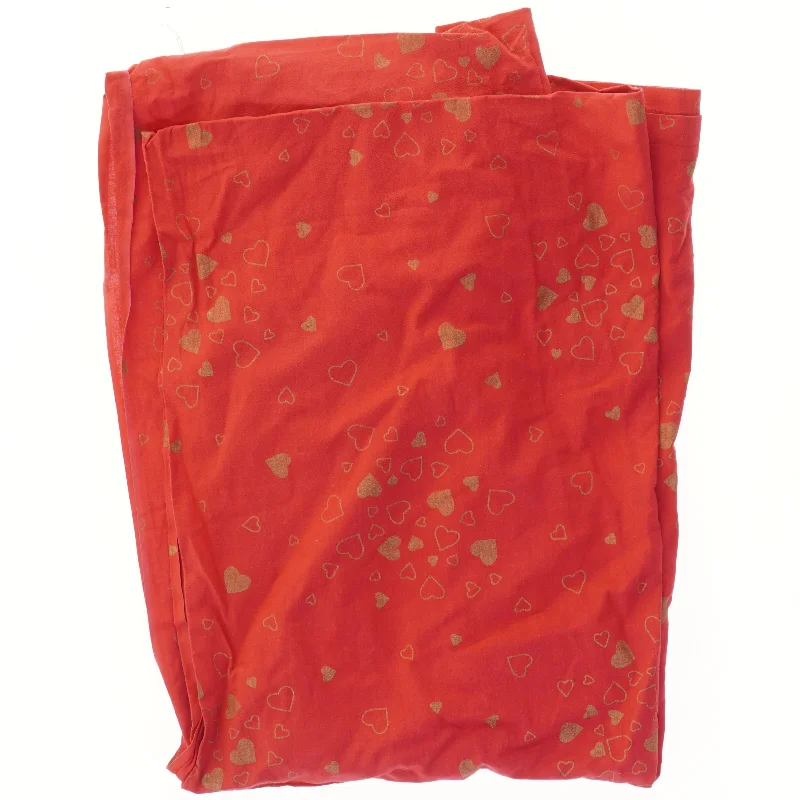 Rødt bomulds dug med hjerteprint (str. 110x140 cm)