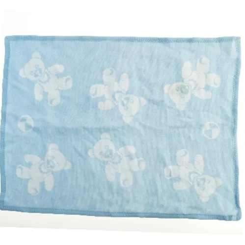 Blåt babytæppe med bamsemotiv (str. 95x70 cm)