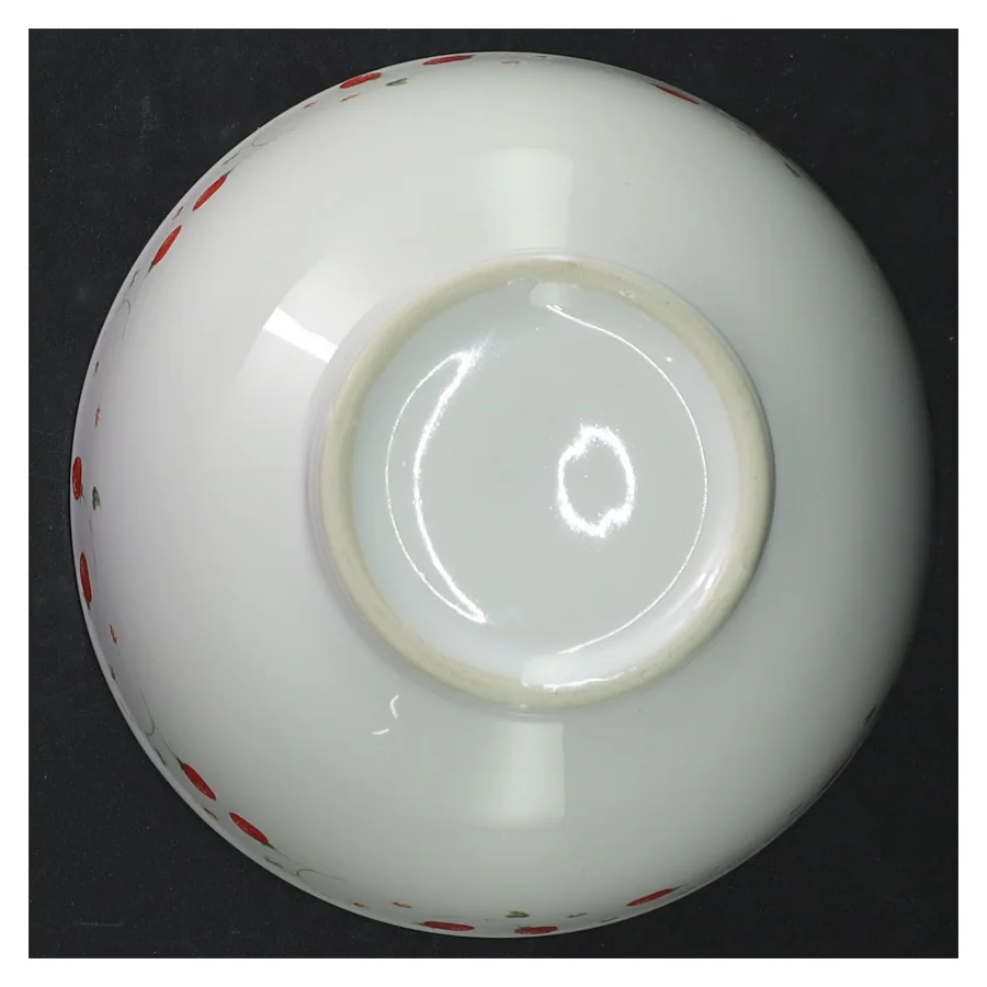 Hvid porcelænsskål med jordbærmotiv (str. 14,5 cm)