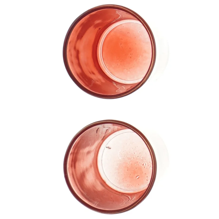 Rødlige glas (str. H. 6,5 cm. ø. 5,5 cm)