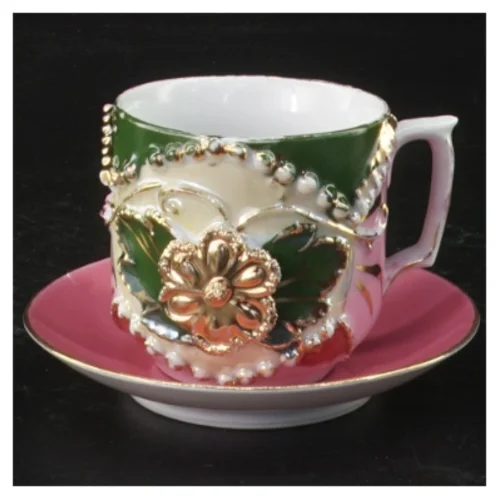 Dekoreret porcelænskop med underkop (str. H 6 cm)