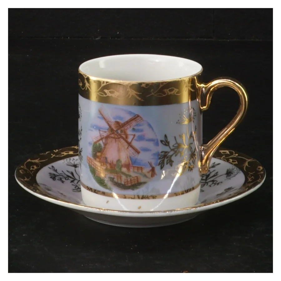 Porcelænskop med underkop (str. H 6 cm)