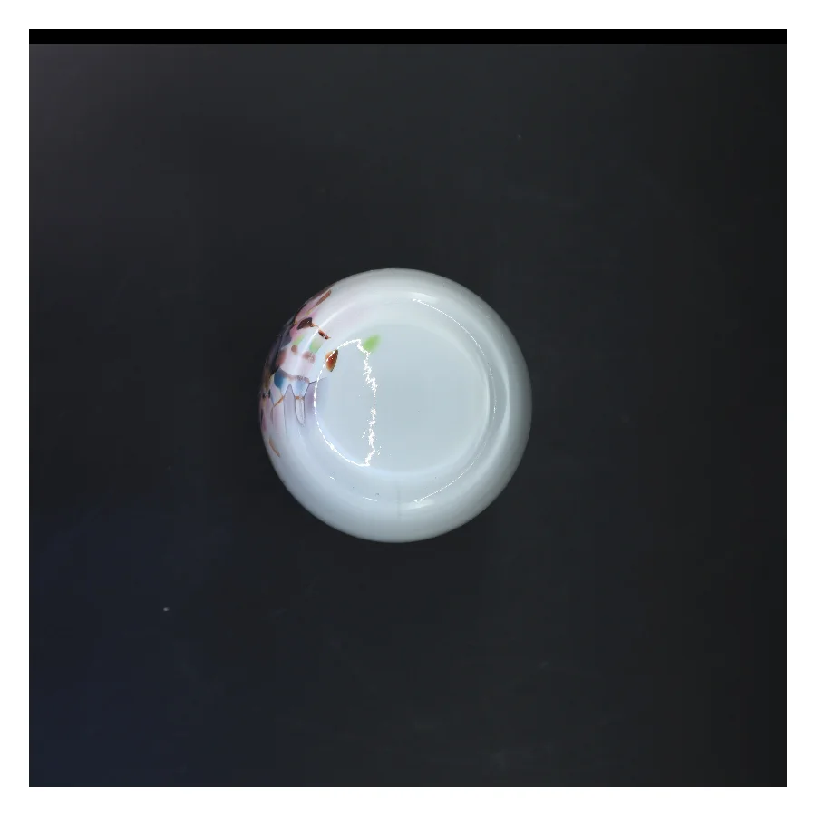 Høj vase med farverig dekoration (str. 25 cm)