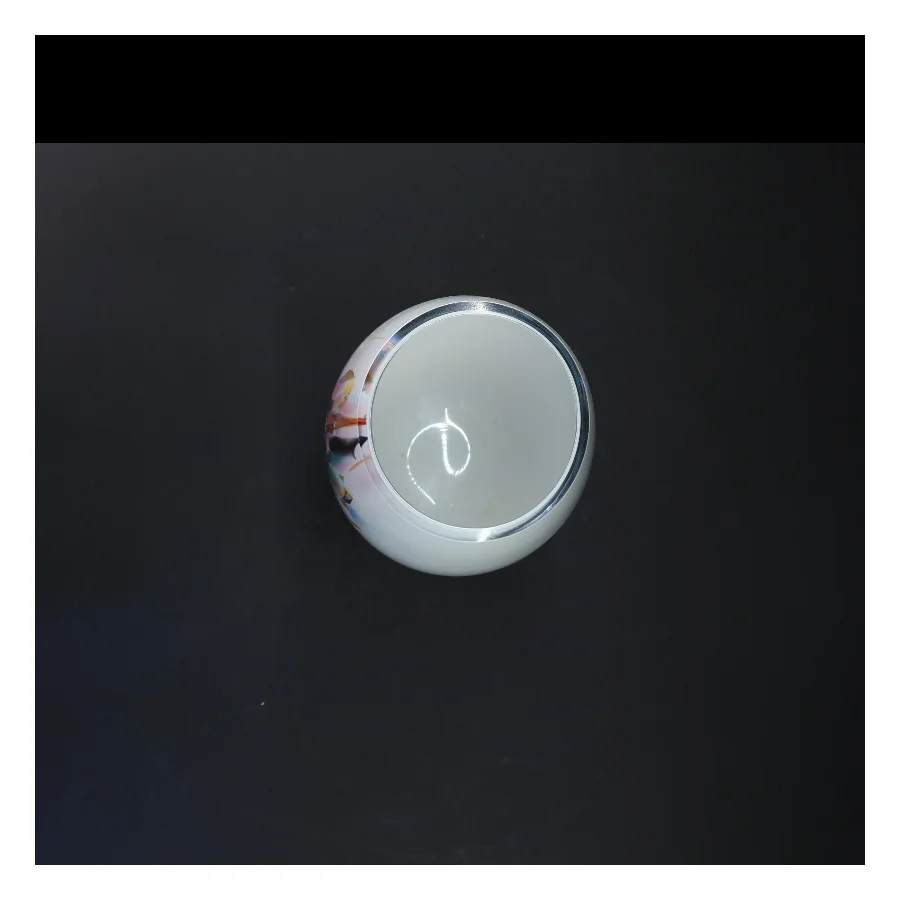 Høj vase med farverig dekoration (str. 25 cm)