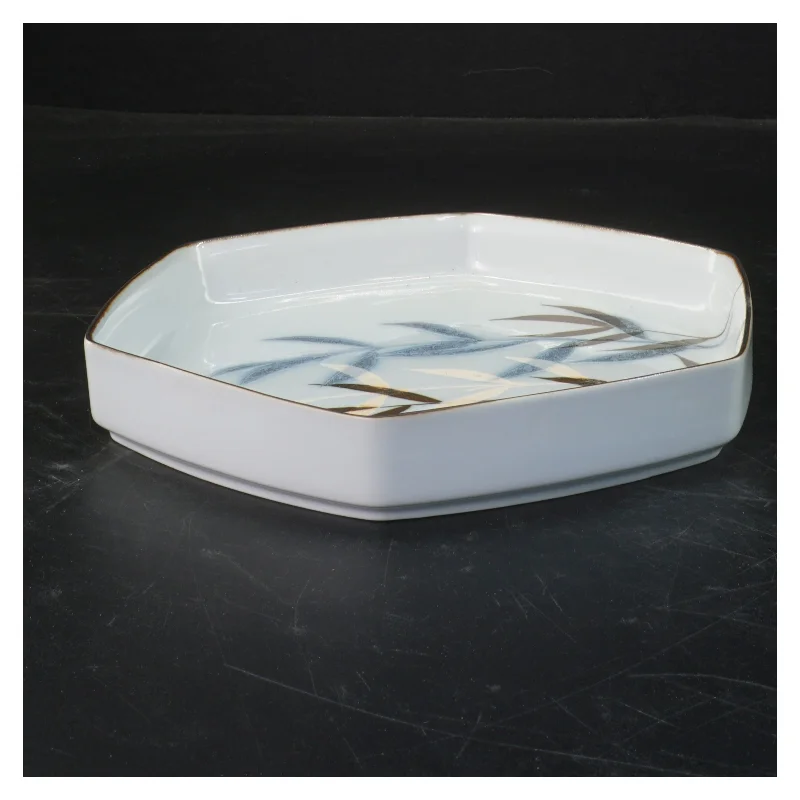 Porcelænsfad med bladmotiv fra Royal Copenhagen (str. Ø 20 cm)