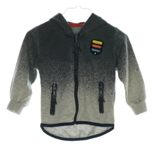 Hættetrøje med lynlås fra Amata Militaire (str. 74)