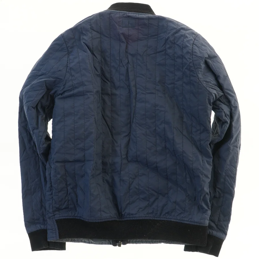 Bomberjakke i marineblå fra Mads Nørgaard (str. 152)