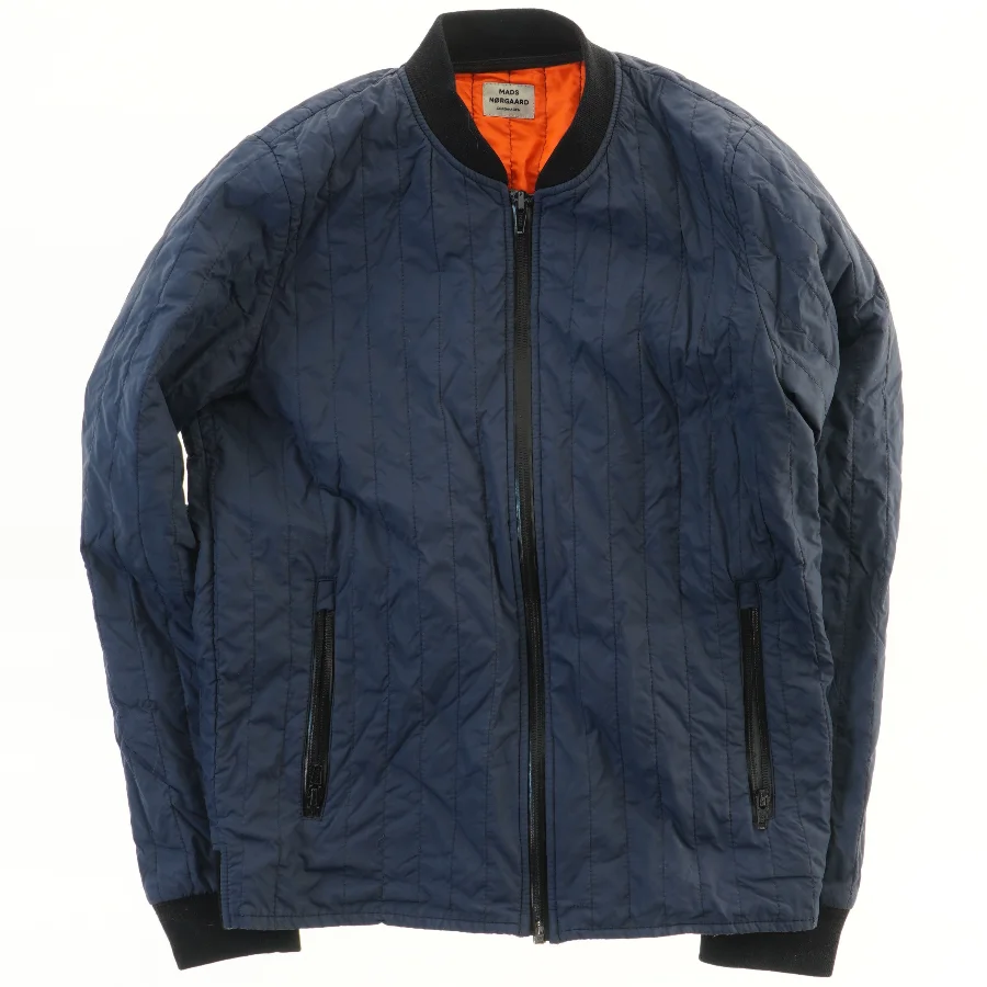 Bomberjakke i marineblå fra Mads Nørgaard (str. 152)