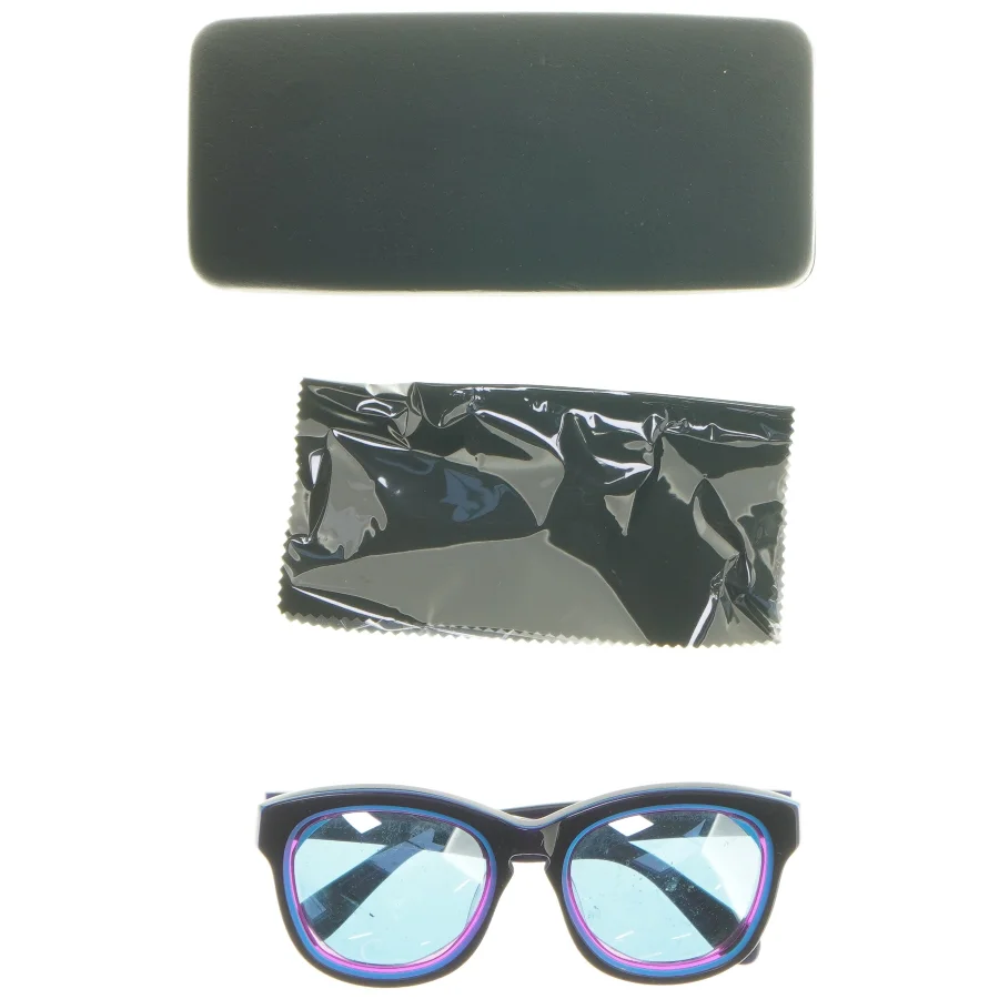 Solbriller med etui (str. 14,5 cm)