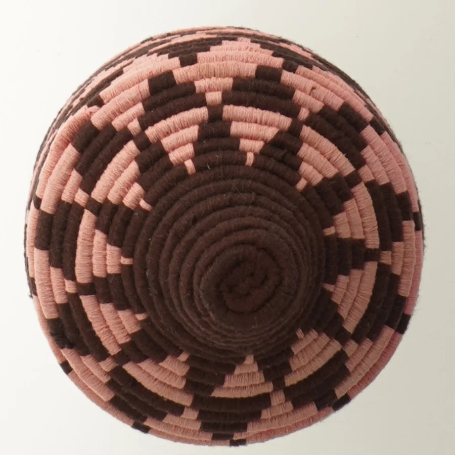 Flettet kurv med låg (str. Ø 12x20 cm)