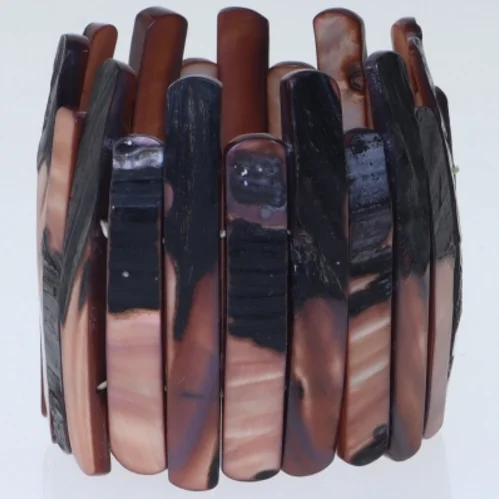 Håndlavet armbånd i brun og sort perlemor (str. 16 cm)