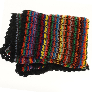 Strikket tæppe med bølgemønster (str. 154x112 cm)