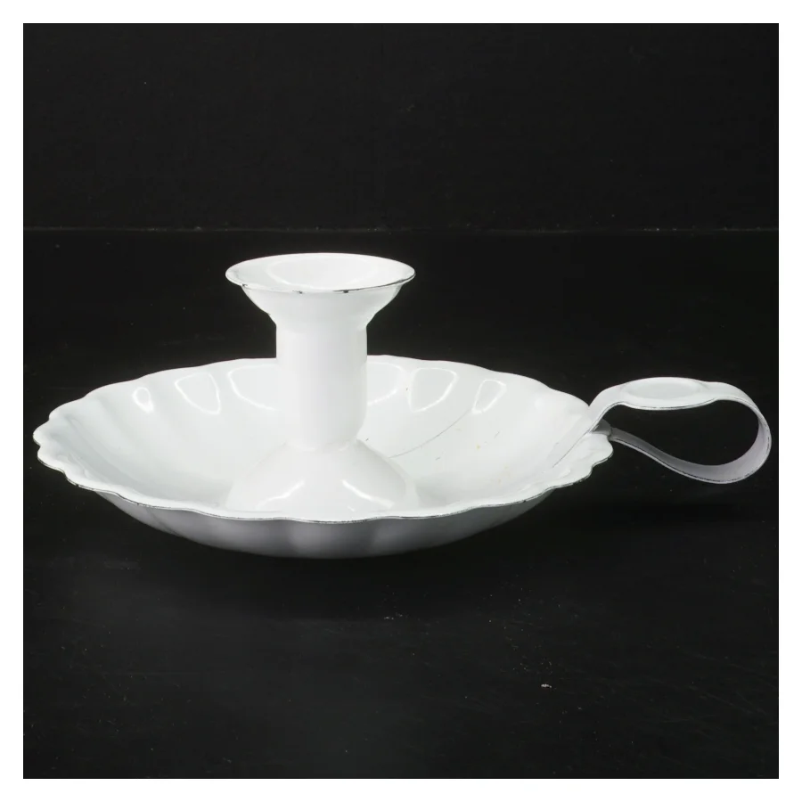 Hvid lysestage med håndtag (str. Ø 16 cm)