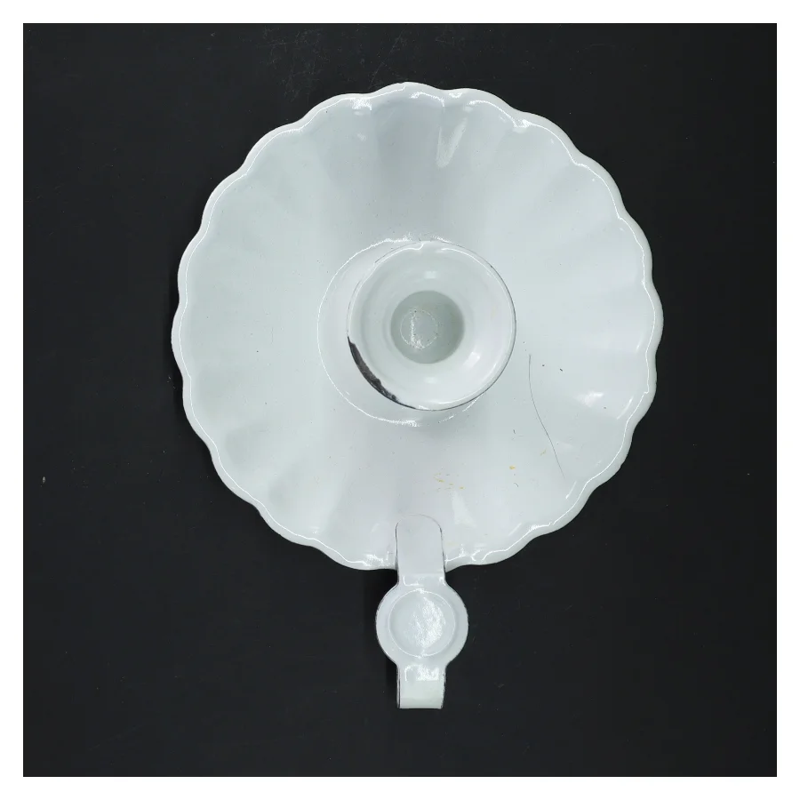 Hvid lysestage med håndtag (str. Ø 16 cm)