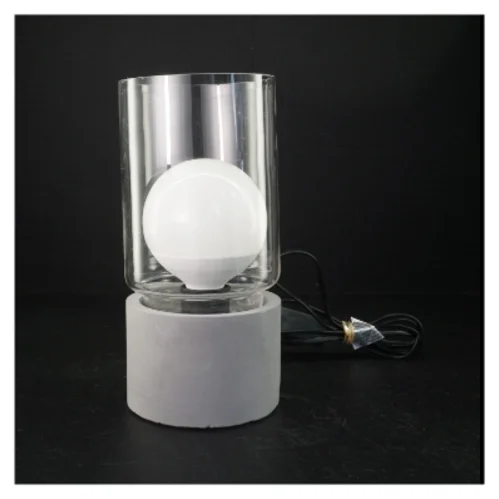 Bordlampe med glaskuppel (str. 25. x 12 cm)