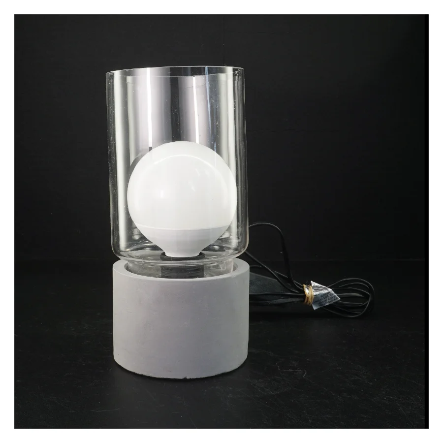 Bordlampe med glaskuppel (str. 25. x 12 cm)