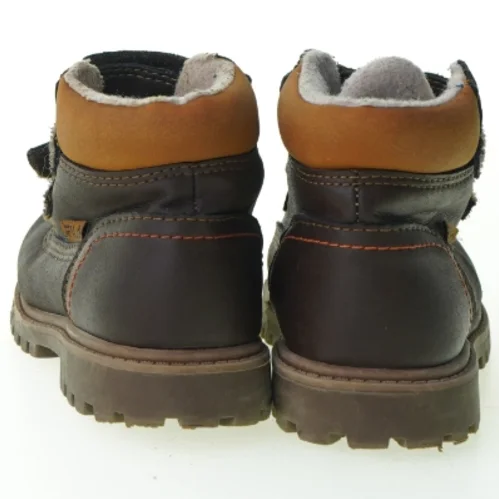 Støvle fra Fila (str. 22)