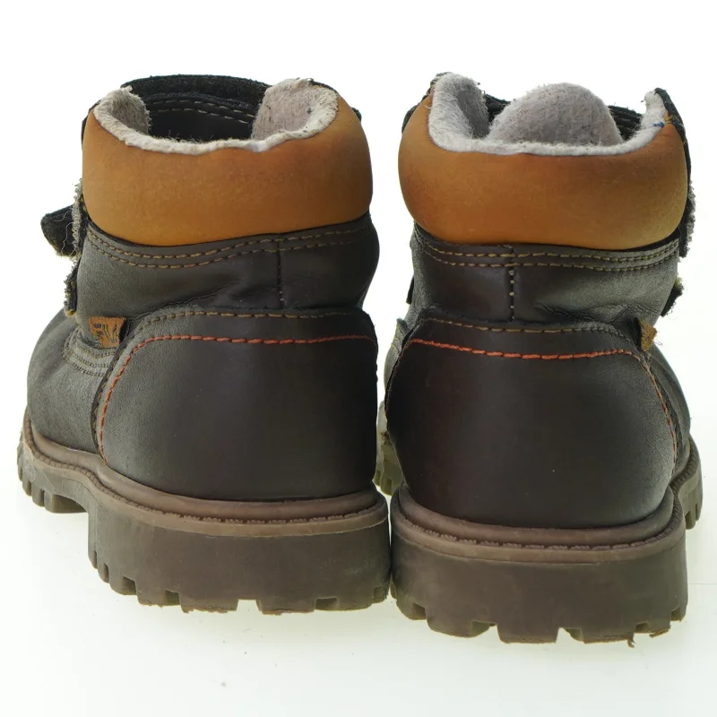 Støvle fra Fila (str. 22)