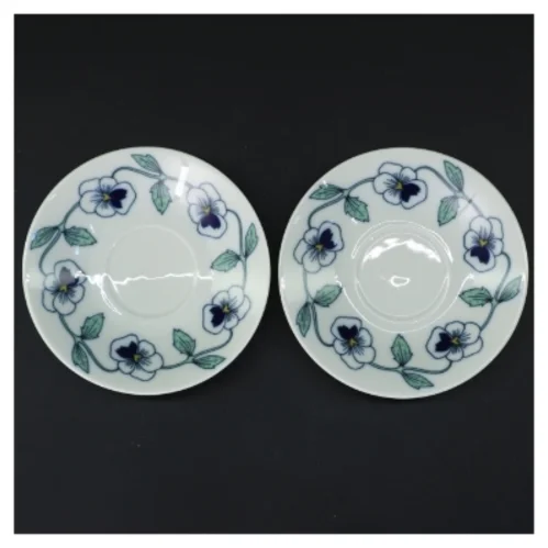 Blomsterdekorerede porcelænsfade (str. Ø 13 cm)