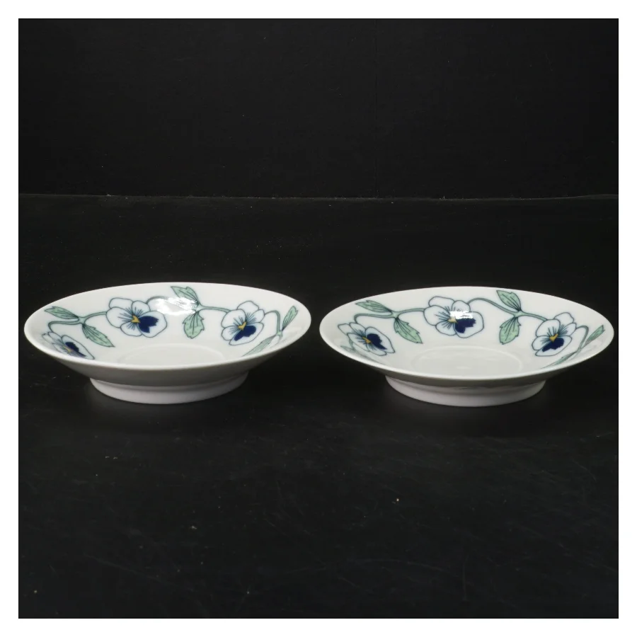 Blomsterdekorerede porcelænsfade (str. Ø 13 cm)