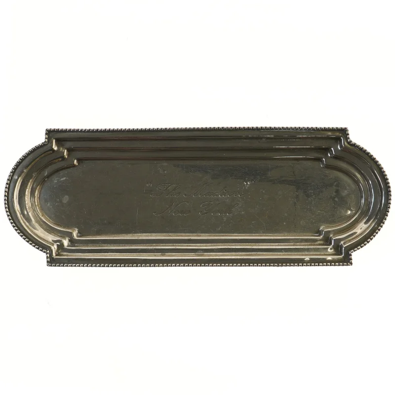 Metalfad med indgravering fra Brian Highland (str. 42x15 cm)