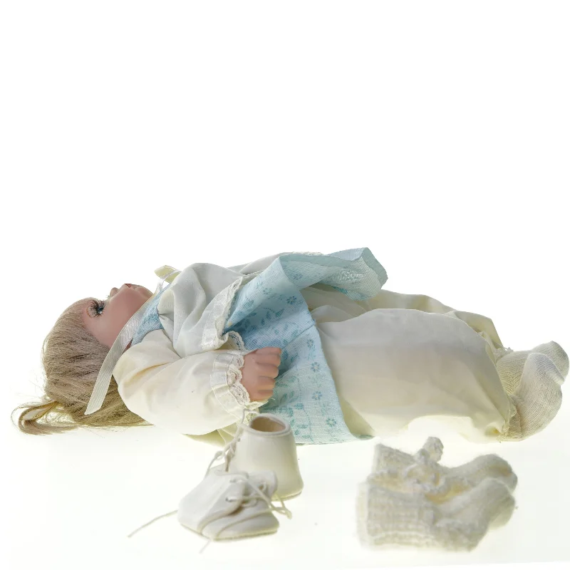 Dukke med tilbehør (str. 35x20 cm)