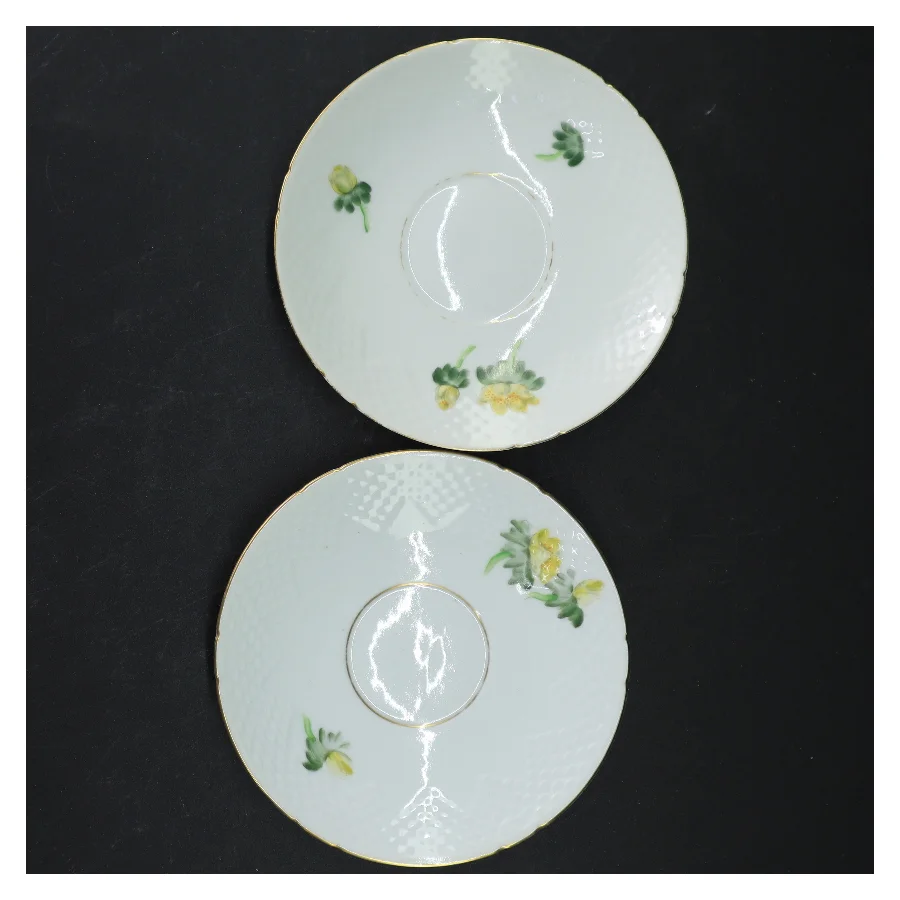 Porcelænsunderkopper med blomstermotiv fra B&G (str. Ø 15)