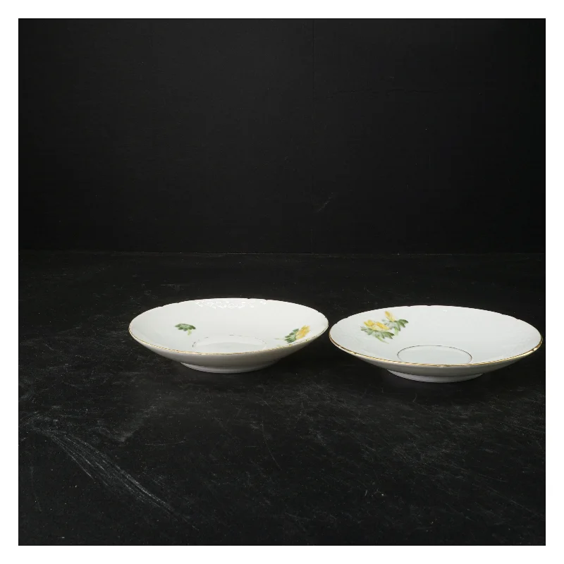Porcelænsunderkopper med blomstermotiv fra B&G (str. Ø 15)