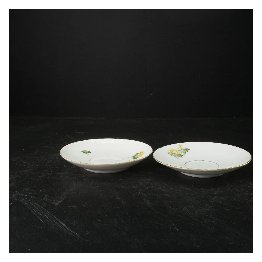 Porcelænsunderkopper med blomstermotiv fra B&G (str. Ø 15)
