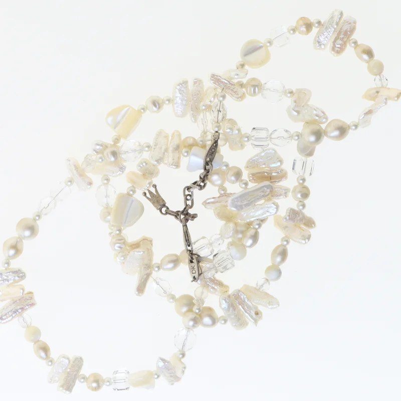 Perlehalskæde med korsvedhæng (str. 116 cm)