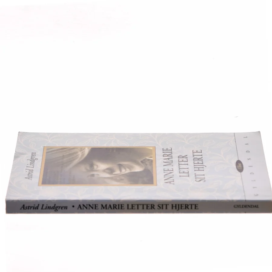 Anne Marie letter sit hjerte af Astrid Lindgren (Bog)
