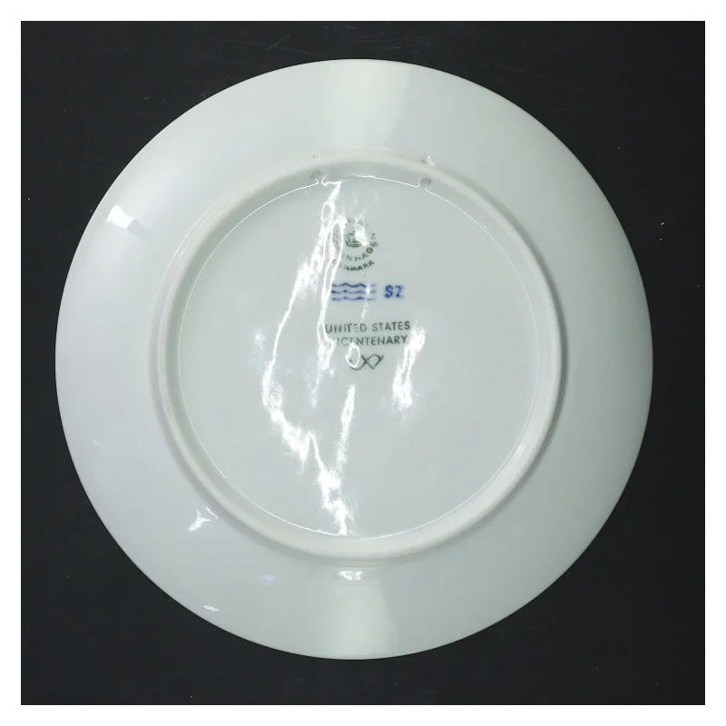 Dekorativ porcelænstallerken fra 1976 fra Royal Copenhagen (str. Ø 18 cm)