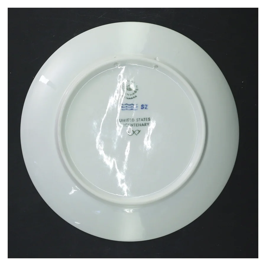Dekorativ porcelænstallerken fra 1976 fra Royal Copenhagen (str. Ø 18 cm)