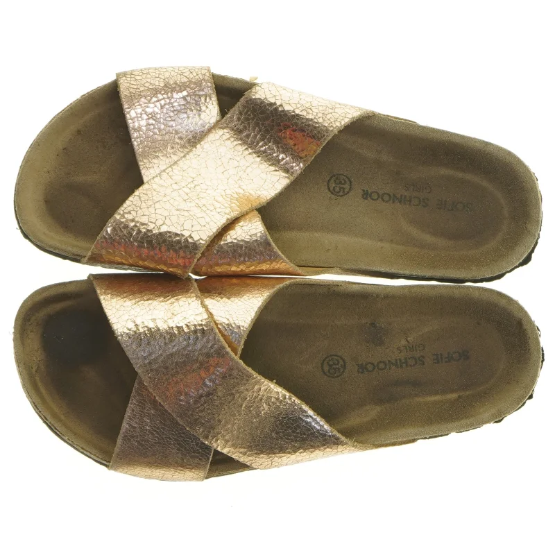 Gyldne sandaler fra Sofie Schnoor (str. 35)