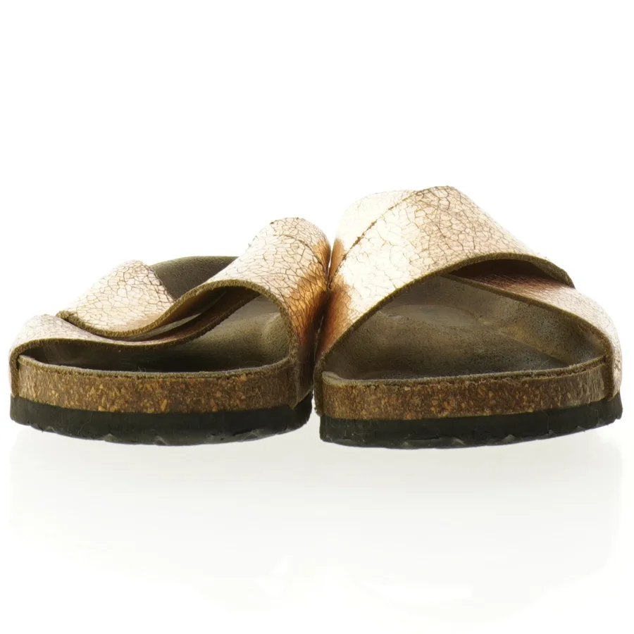 Gyldne sandaler fra Sofie Schnoor (str. 35)