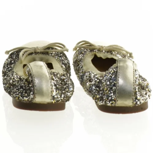 Ballerinasko fra Sofie Schnoor (str. 33)