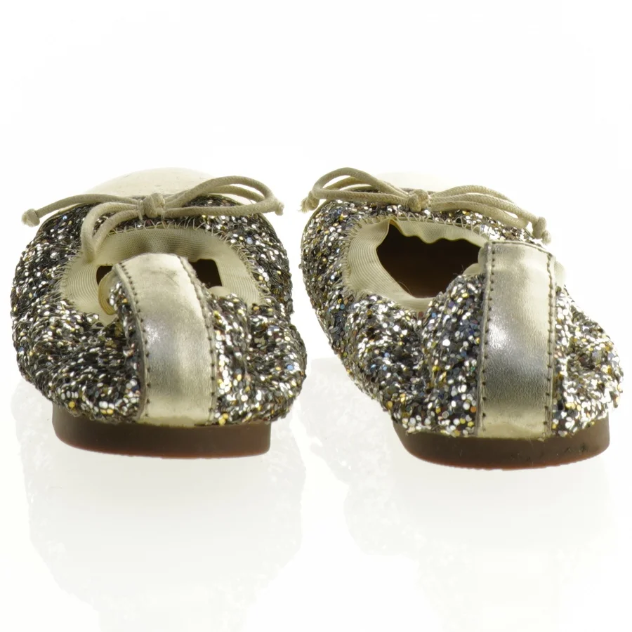 Ballerinasko fra Sofie Schnoor (str. 33)