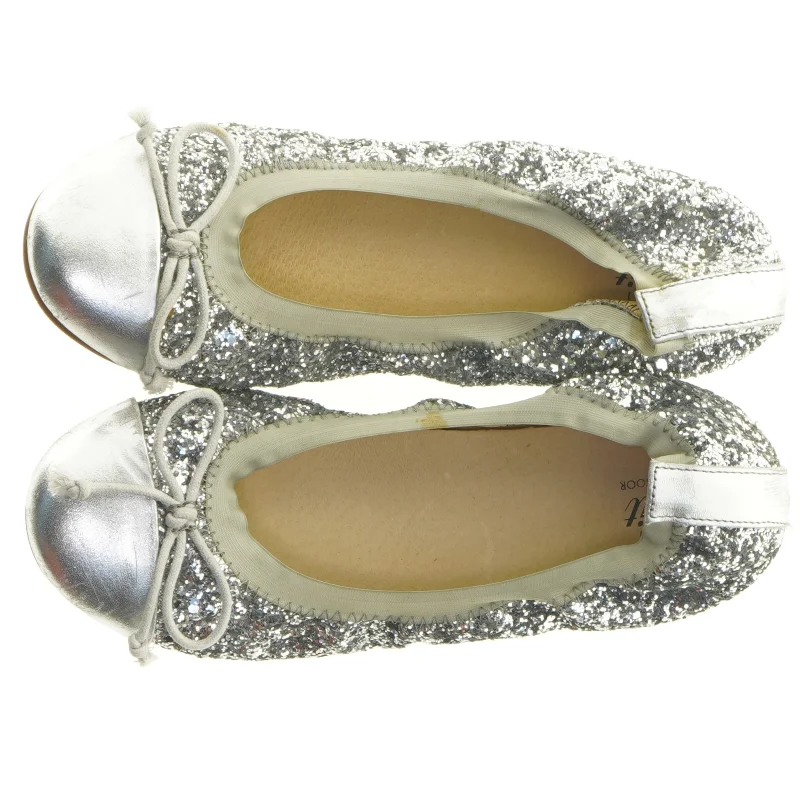 Glitrende ballerinasko fra Sofie Schnoor (str. 36)