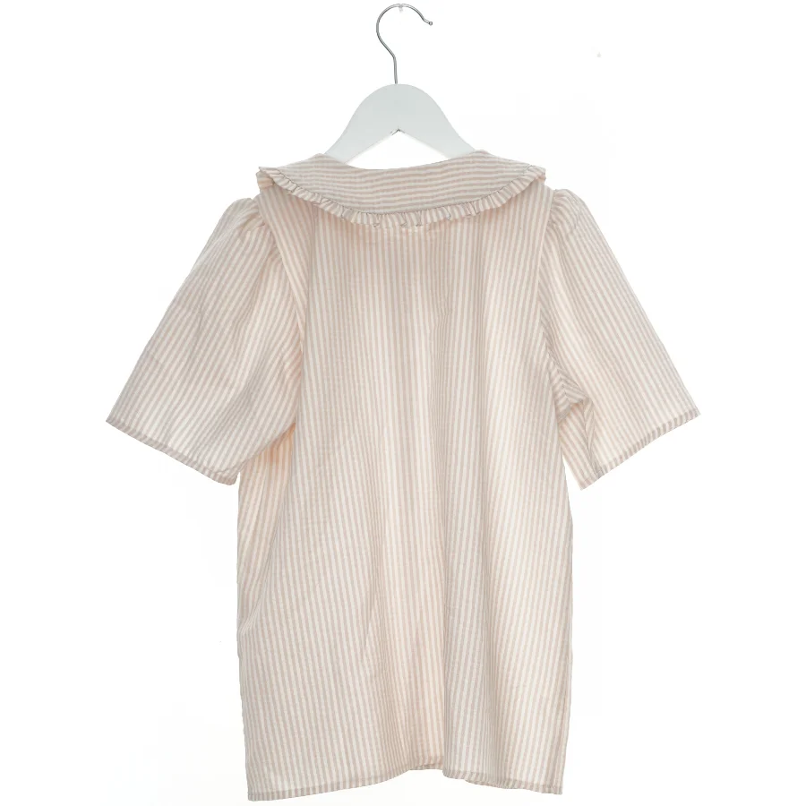 Lyserød stribet bluse med krave fra Sofie Schnoor (str. 152)