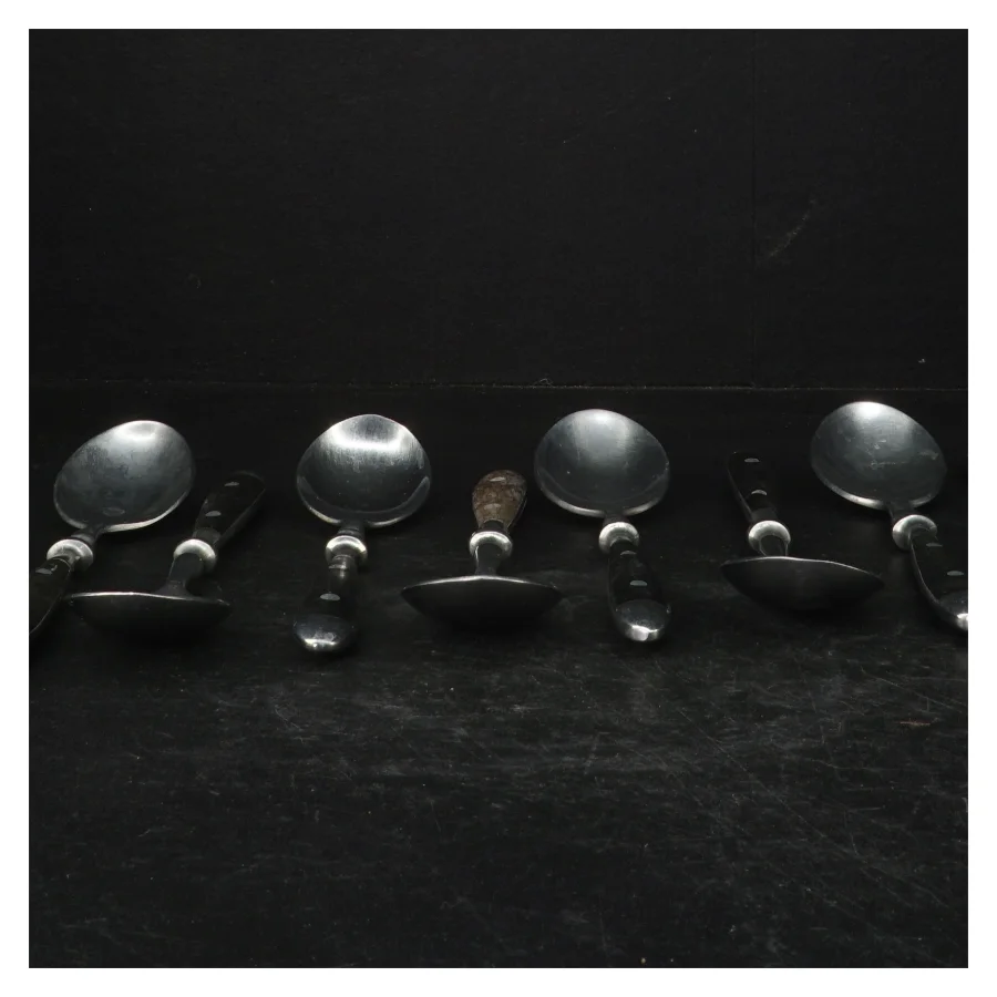 Teskeer med træhåndtag (str. 20 cm)