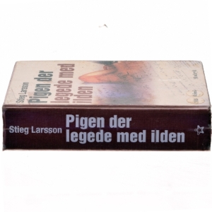 Pigen der legede med ilden af Stieg Larsson fra Modtryk
