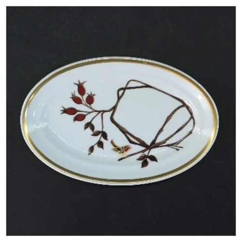 Lille ovalt porcelænsfad med gylden kant og motiv fra Royal Copenhagen (str. 19x12 cm)