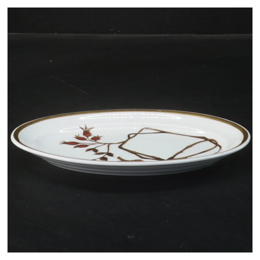Lille ovalt porcelænsfad med gylden kant og motiv fra Royal Copenhagen (str. 19x12 cm)
