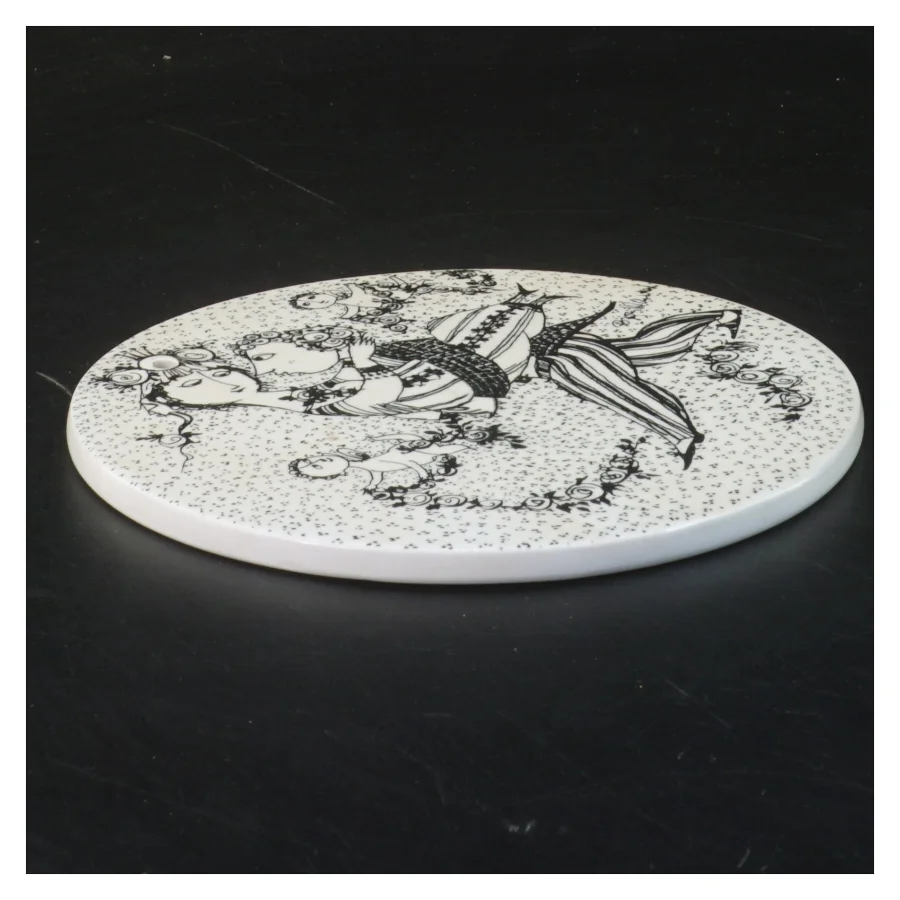 Bjørn Wiinblad Nymølle vægplakette Marts Victoire Ø15,5 cm fra Nymölle (str. Ø 15,5 cm)
