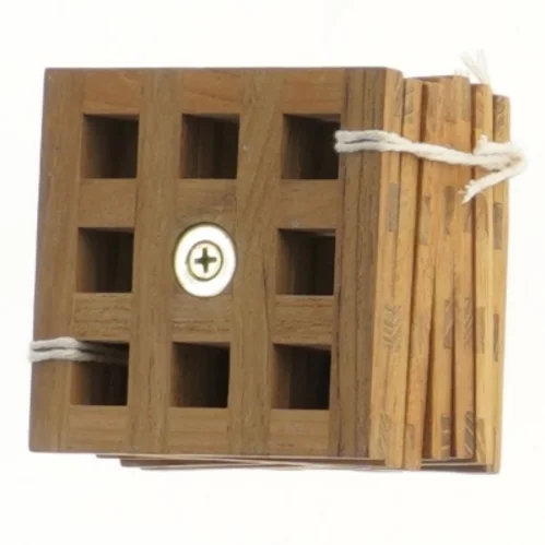 Sæt med 7 firkantede bordskånere i træ med holder (str. 7 stk 8x8 cm)