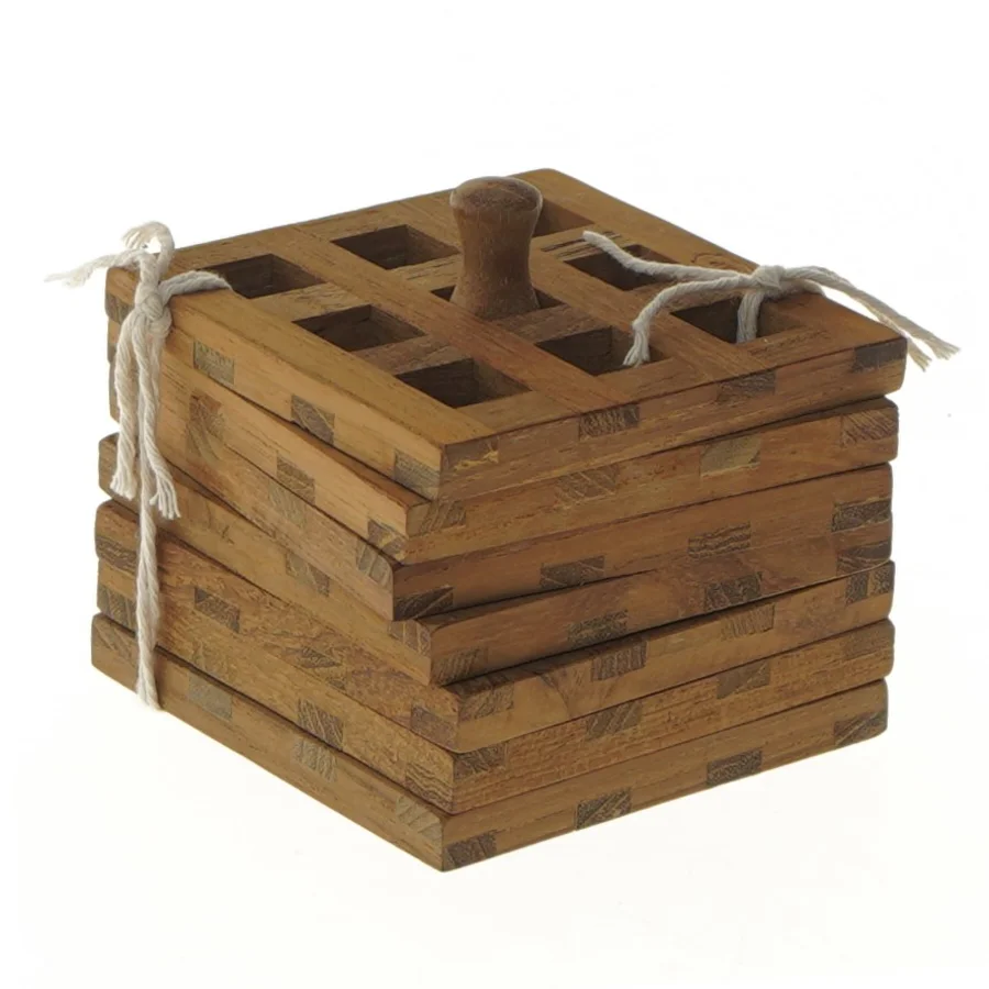 Sæt med 7 firkantede bordskånere i træ med holder (str. 7 stk 8x8 cm)