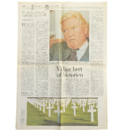 Danmark frit – Tyskerne har kapituleret. Facsimile-avis med sektion '50 år efter' af Morgenavisen Jyllands-Posten (str.  40x56 cm) (Bog)