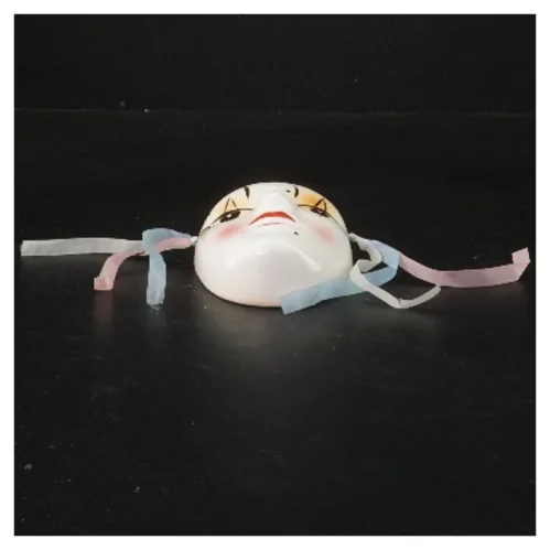 Porcelænsmaske med bånd fra 1980erne (str. 10 cm)