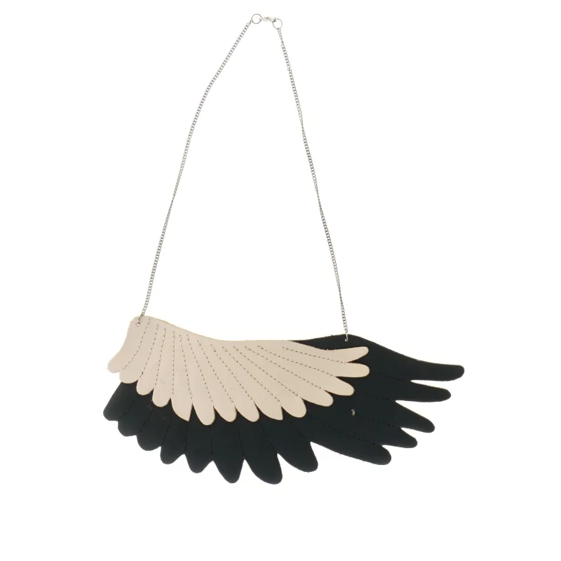 Halskæde med vinger i læder (str. 22 cm)
