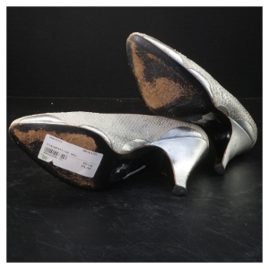 Hvid slangeskinds hæl sko (str. 36 )